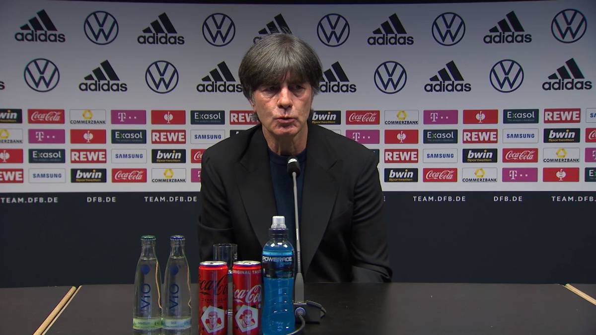 Wie hat dem Bundestrainer das Weltmeister-Comeback von Mats Hummels und Thomas Müller gefallen? Löw spricht über die Rückkehrer - und den Grund für die Dreierkette.