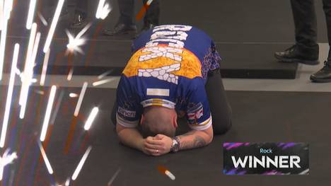 Josh Rock bricht am achten Spieltag der Premier League of Darts in Berlin die Niederlagen-Serie und schlägt im Viertelfinale Tabellenführer Jonny Clayton.