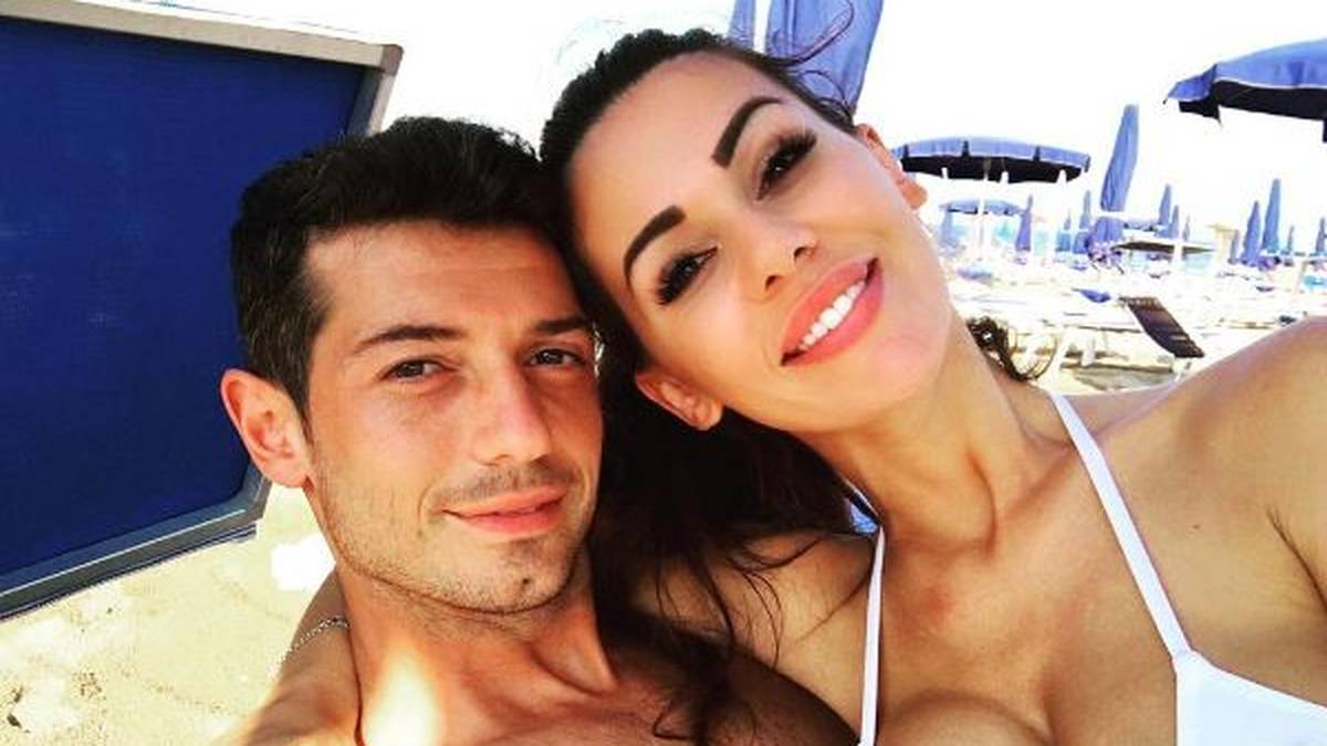 Denn ihr Mann ist kein geringer als der Schweizer Nationalspieler Blerim Dzemaili, der aktuell beim FC Bologna unter Vertrag steht