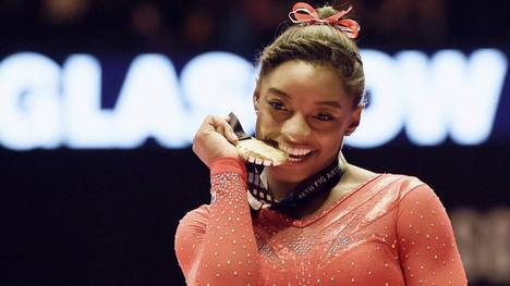 Gymnastics: Simone Biles Photo taken Oct. 29, 2015, shows Simone Biles of the United States biting her gold medal after winning the women s individual all-around at the world gymnastics championships in Glasgow, Scotland. PUBLICATIONxINxGERxSUIxAUTxHUNxONLY