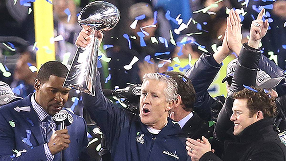 Was für ein Spiel! Super Bowl XLVIII nimmt einen Verlauf, den wirklich niemand vorhergesagt hatte. Coach Pete Carroll und seine Seattle Seahawks vernichten die Denver Broncos mit 43:8 und holen die Vince Lombardi Trophy zum ersten Mal nach Seattle. In der Halbzeit rockt Bruno Mars mit den Red Hot Chilli Peppers. SPORT1 zeigt die besten Bilder des Super Bowls