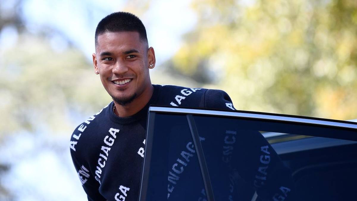 Während Aréola nur für ein Jahr ausgeliehen wurde, unterschrieb Navas für vier Jahre in Paris. Aréola bekam erst gestern Konkurrenz von Sergio Rico. Der Keeper kam auf Leihbasis vom FC Sevilla nach Paris. Aréola soll nun bei Real die Nummer 2 hinter Thibaut Courtois werden