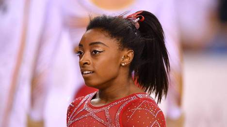 Simone Biles enthüllte Anfang 2018, sexuell missbraucht worden zu sein