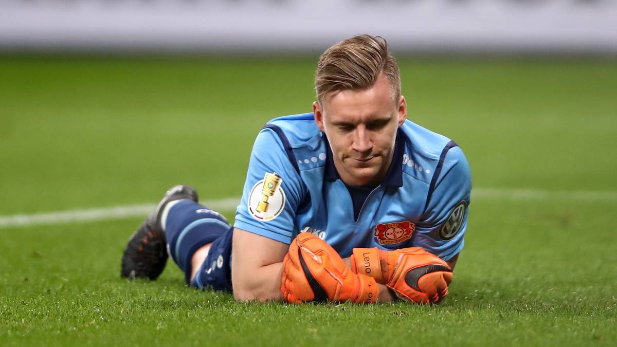LEVERKUSEN - BERND LENO: Erlebte einen bitteren Abend, musste bereits früh zweimal hinter sich greifen, versuchte später vergeblich das Debakel in Grenzen zu halten, wurde bei den Gegentreffern aber auch von seinen Vorderleuten im Stich gelassen. Durfte sich kurz vor Schluss noch zweimal auszeichnen - SPORT1-Note: 4