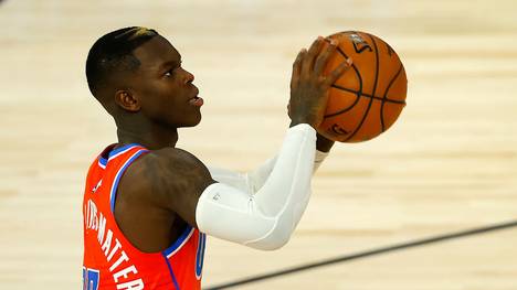 Der deutsche Basketball-Nationalspieler Dennis Schröder spielt künftig an der Seite von Superstar LeBron James bei NBA-Champions Los Angeles Lakers