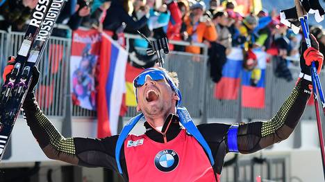 Simon Schempp schreit seine Freude über WM-Gold im Massenstartrennen heraus