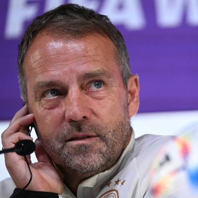 Der DFB muss für die geschwänzte Pressekonferenz vor dem WM-Spiel der Nationalmannschaft gegen Spanien (1:1) 10.000 Schweizer Franken bezahlen.