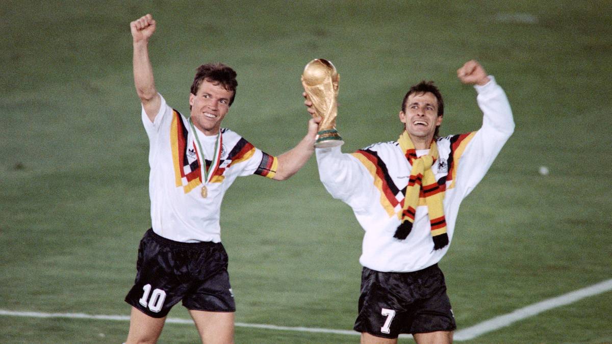 PLATZ 10: LOTHAR MATTHÄUS - Nicht nur Rekordnationalspieler, sondern auch zwei Jahrzehnte lang Deutschlands Bester der Generation nach Beckenbauer. Überragende Figur beim WM-Titelgewinn 1990, inoffizieller Weltfußballer im selben Jahr, 1991 dann auch offiziell