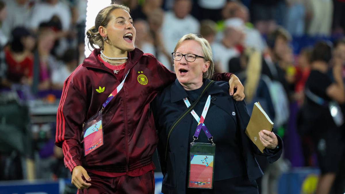  „Sie könnte auch zwei Partien an einem Tag spielen”, scherzte Eintracht Frankfurts Trainer Niko Arnautis einmal über sie. Nach dem Turnier wechselte die studierte Betriebswirtin, die zudem eine Grundausbildung bei der Sportfördergruppe der Bundeswehr absolviert hat, nach Leverkusen.