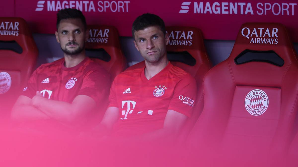 THOMAS MÜLLER: Die Reservistenrolle bei den Bayern brachte das Urgestein zuletzt ins Grübeln. "Wenn das Trainerteam mich in Zukunft nur noch in der Rolle des Ersatzspielers sieht, muss ich mir meine Gedanken machen. Dafür bin ich einfach zu ehrgeizig", sagte der 30-Jährige dem "kicker"