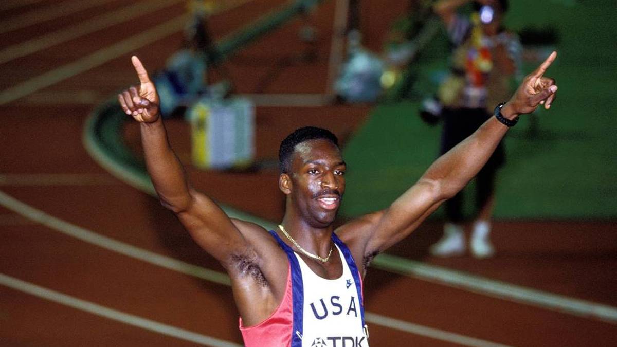 5. Michael Johnson
Der US-Amerikaner trat im Sprint in den Jahren 1991 bis 1999 an. Er gewann achtmal Gold.