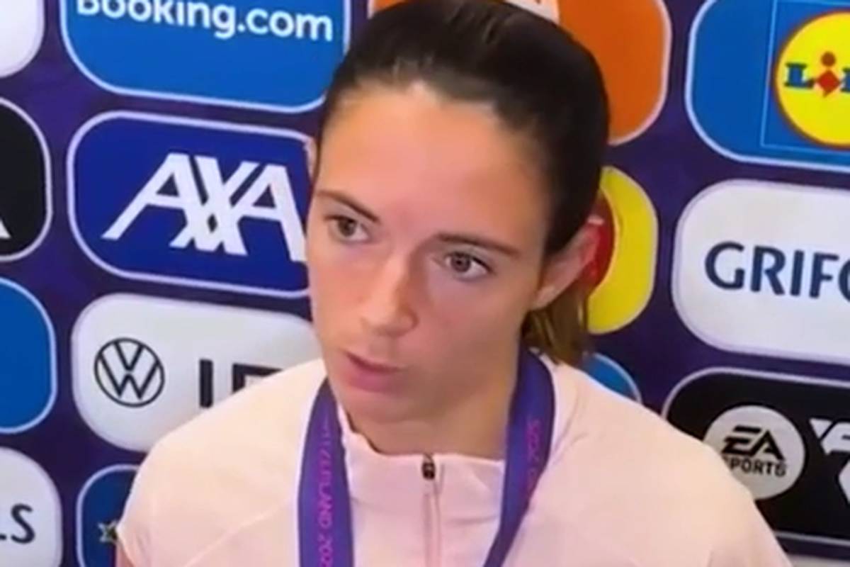 Weltfußballerin Aitana Bonmati zeigte sich nach Spaniens Niederlage gegen England bitter enttäuscht. Die Katalanin sah ihre Mannschaft den Engländerinnen deutlich überlegen und haderte, nicht das entscheidende Tor erzielt zu haben.