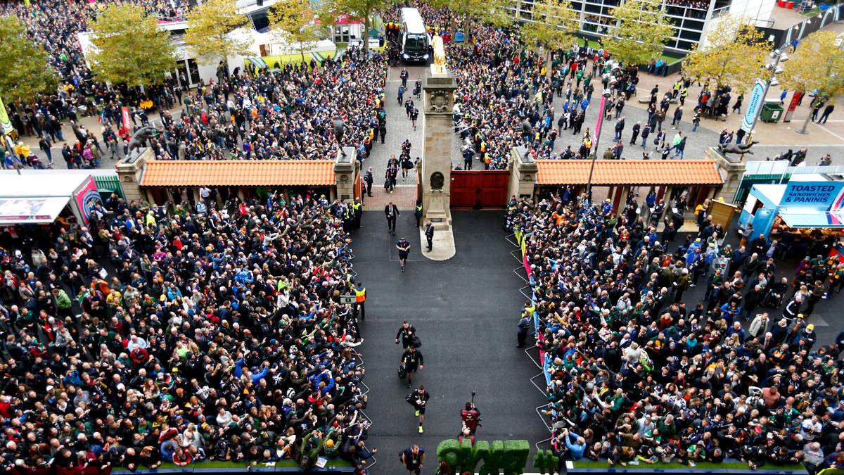 Die Neuseeländer werden in London wie Popstars begrüßt...
