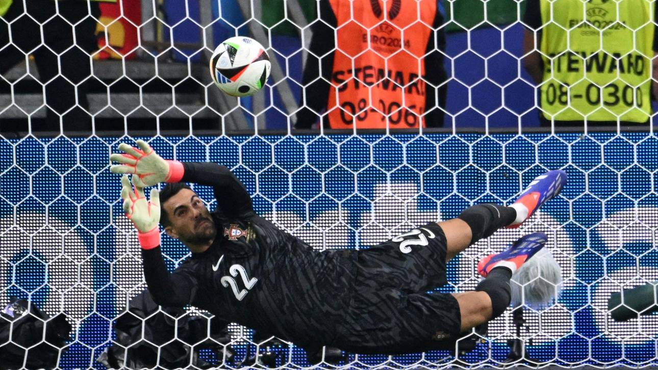 Elfer-Held springt Ronaldo zur Seite