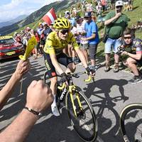 Die Gerüchte um eine Zusammenschluss zwischen Jumbo-Visma und Soudal Quick-Step halten die Radsport-Szene im Atem. Bei Szene-Größen stößt die Mega-Fusion auf Kritik.