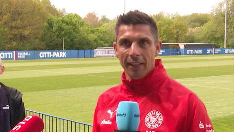 Für Holstein Kiel geht es in den letzten zwei Saisonspielen noch um den Verbleib in der Bundesliga. Nur noch ein Punkt trennt die Störche vom Relegationsplatz. 