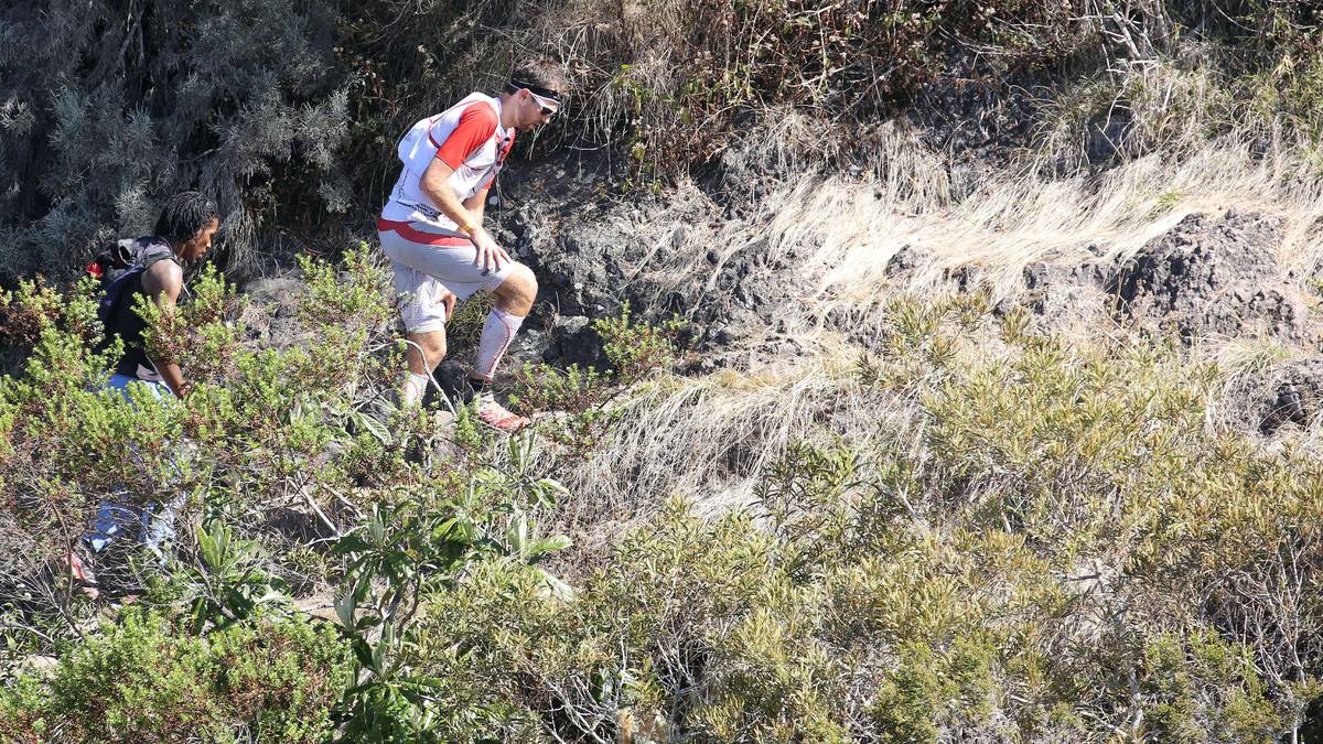 ORIENTIERUNGSLAUF: Hier müssen die Athleten während des Laufens per Karte und Kompass entscheiden, welche Route sie von einem Kontrollpunkt zum nächsten nehmen. Dabei haben sie mit ihrer Umgebung zu kämpfen: unebener Untergrund, dichter Wald oder steile Berge. Der schnellste Läufer gewinnt - sofern er alle Kontrollpunkte vorher passiert hat
