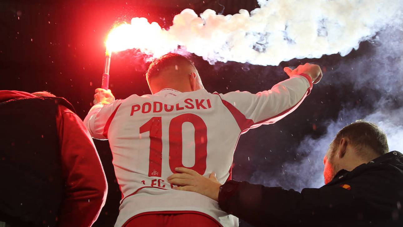 Lukas Podolski lässt sich von den Fans feiern