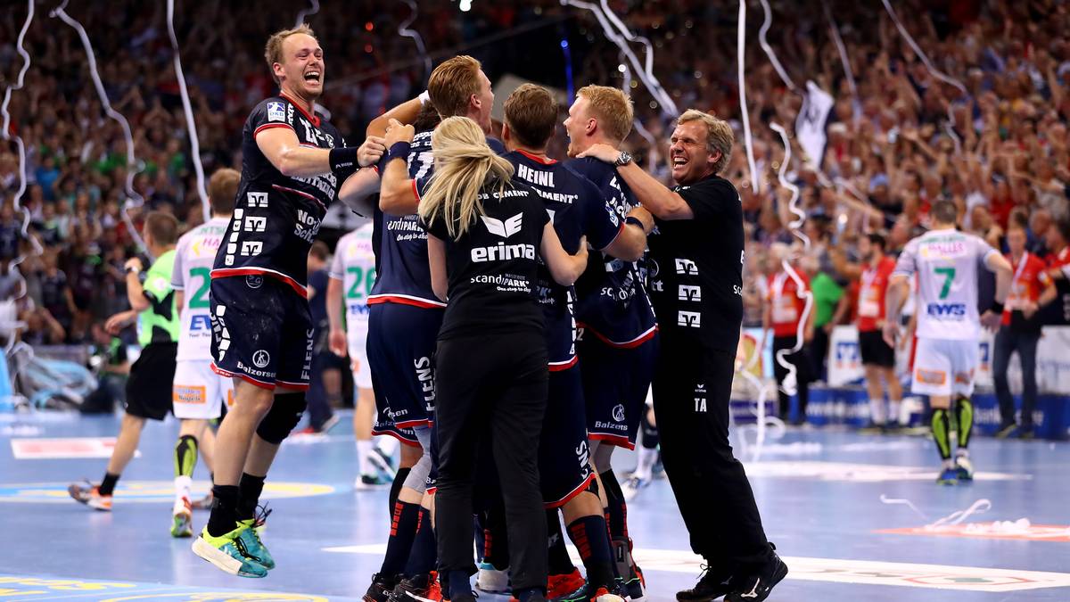 2018: Die SG Flensburg-Handewitt sichert sich die zweite deutsche Meisterschaft nach 2004 - und liefert sich im entscheidenden Spiel eine wahre Nervenschlacht. Die Partie gegen Göppingen endet 22:21. Am Ende beträgt der Vorsprung auf Verfolger Rhein-Neckar Löwen gerade einmal einen Zähler