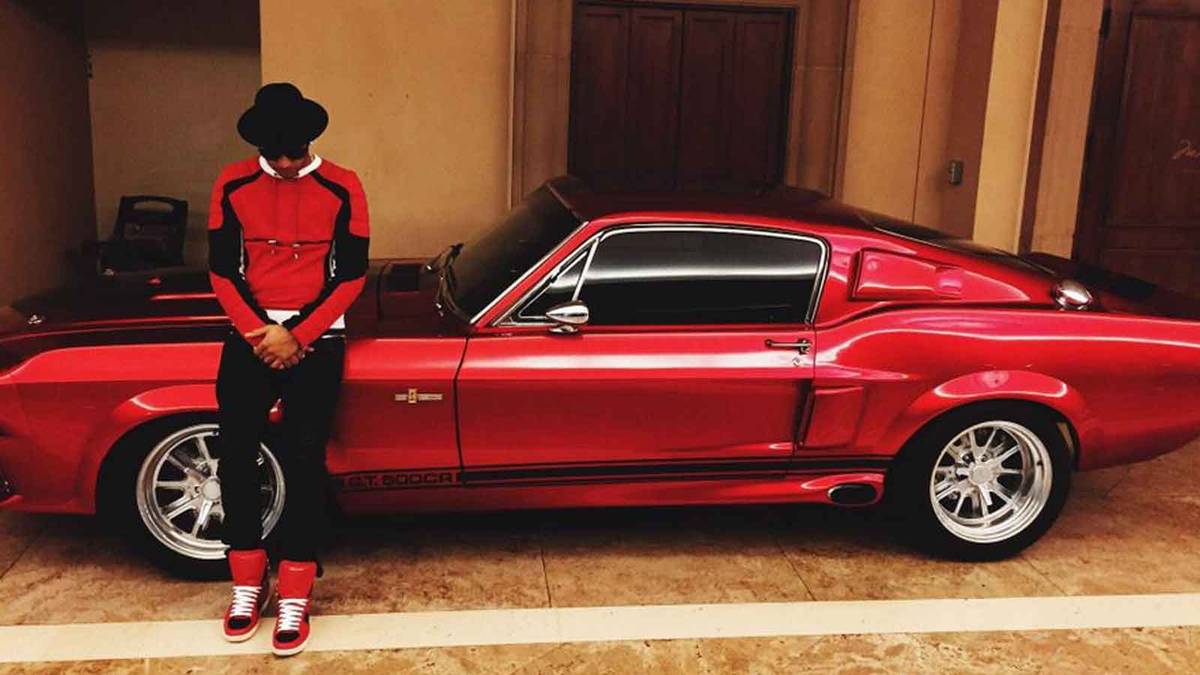 Den knallroten Shelby Mustang GT500 nutzt der zweimalige Weltmeister laut "Auto, Motor und Sport" häufig für Fahren durch Kalifornien