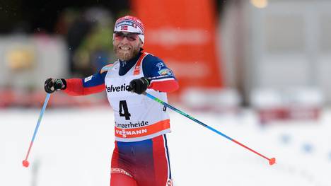 Martin Johnsrud Sundby feiert einen ungefährdeten Start-Ziel-Sieg