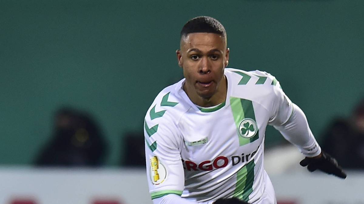 Platz 1: Mathis Bolly sichert sich mit einem Rating von 96 überraschend den geteilten ersten Platz. Er spielt für Greuther Fürth in der Zweiten Liga