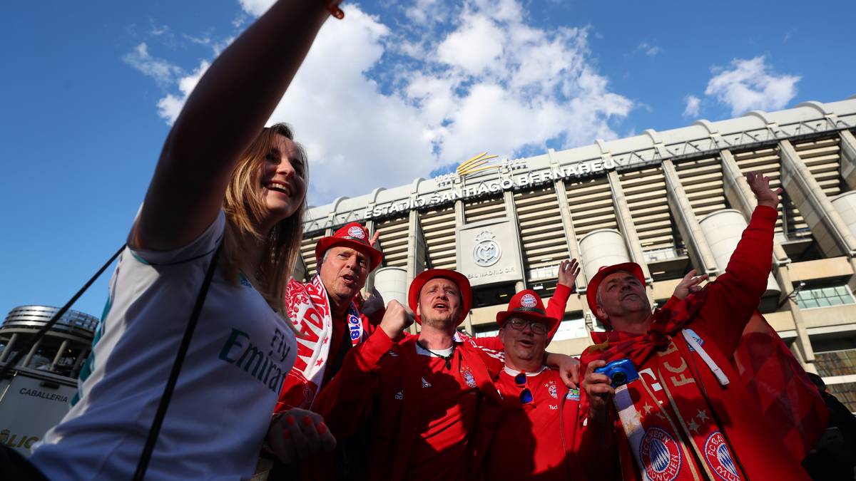Vor dem Halbfinal-Rückspiel bei Real Madrid sind die Fans des FC Bayern zuversichtlich. Allerdings muss der Rekordmeister ein 1:2 aus dem Hinspiel wettmachen, um noch ins Finale einzuziehen. SPORT1 präsentiert die Bilder