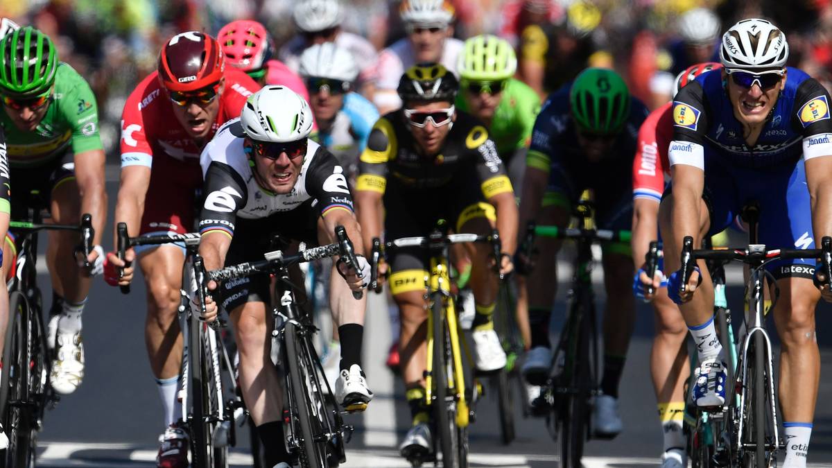 Nachdem zwei Ausreißer gestellt werden, kommt es erneut zum Zielsprint. Diesmal setzt sich Mark Cavendish knapp vor dem Deutschen Marcel Kittel durch