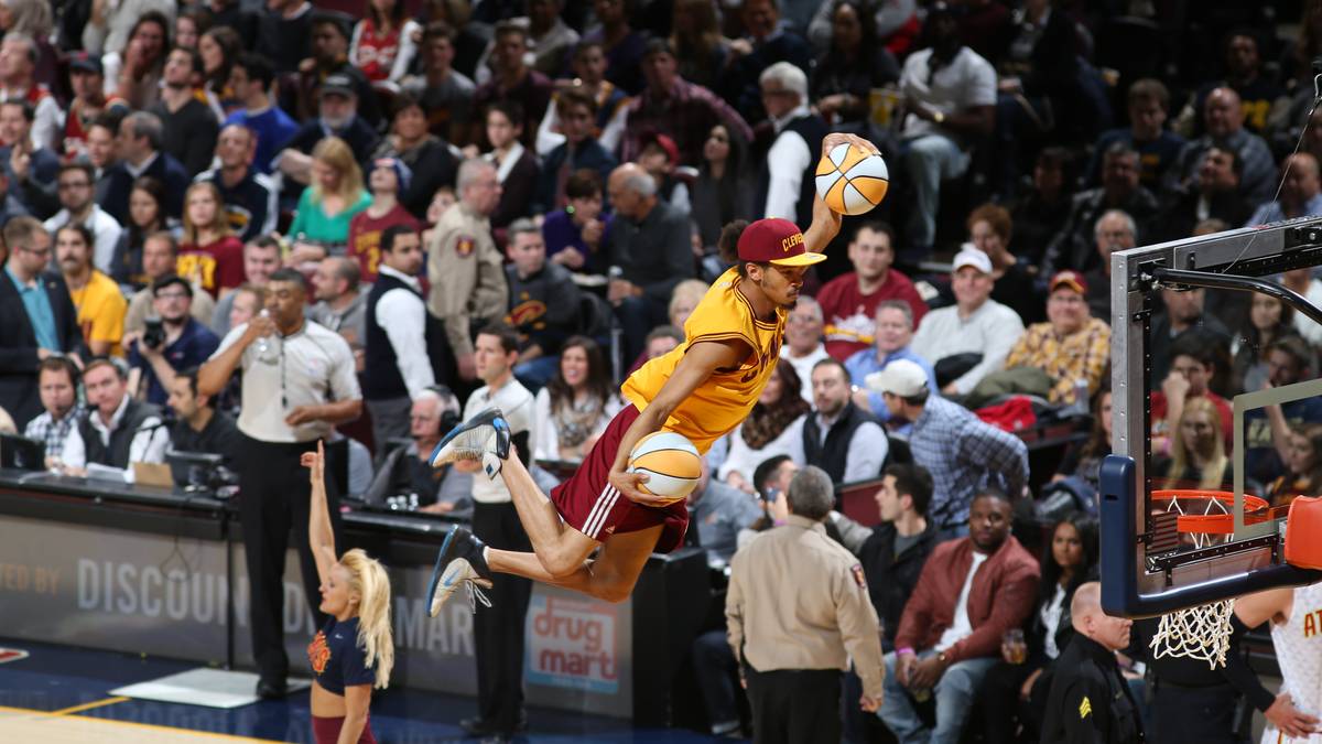 ...Dunk-Artisten sorgen bei den Zuschauern für offene Münder