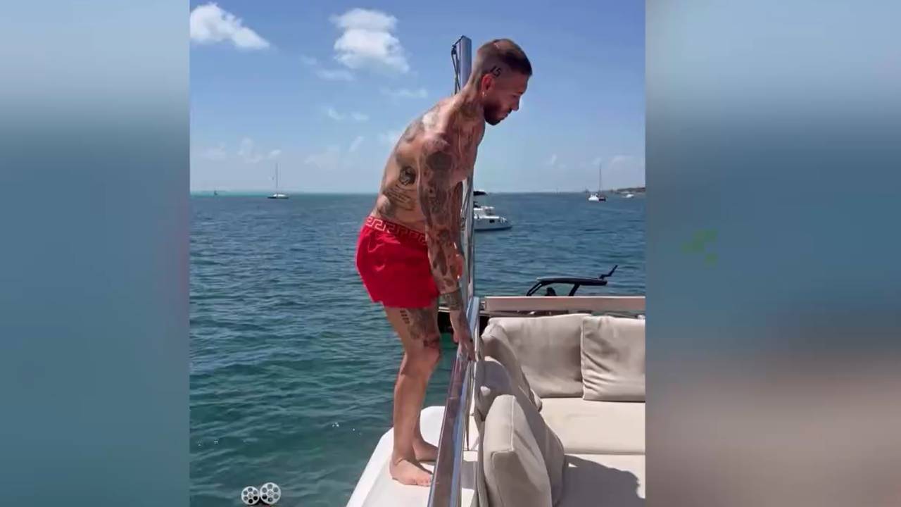 Ramos begeistert Fans mit akrobatischer Einlage