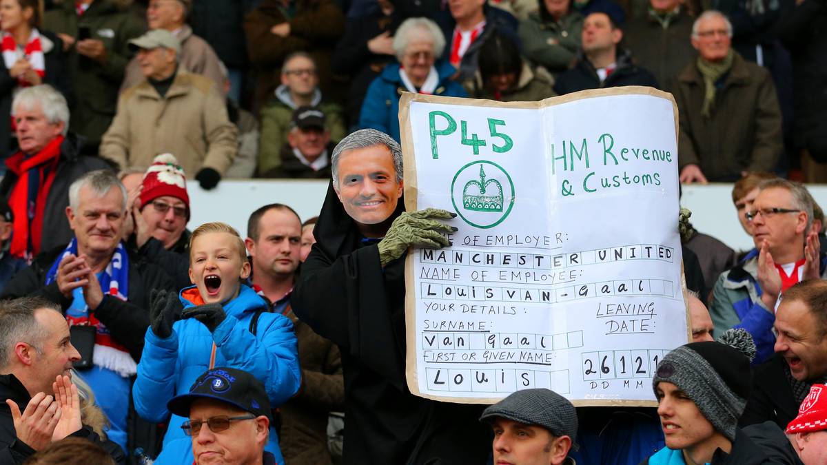 Dieser Mourinho-Fan hat sich über die Feiertage viel Mühe gemacht und ein Plakat angefertigt, auf dem er den Rauswurf von Manchester Uniteds Trainer Louis van Gaal bereits vorbereitet hat