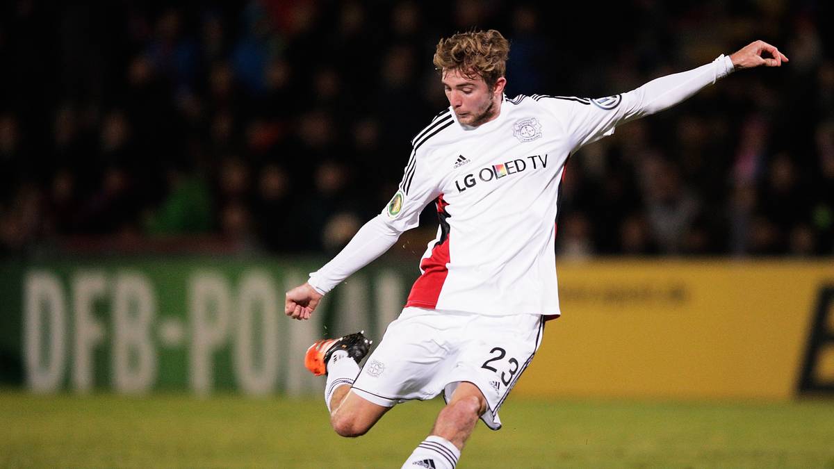 CHRISTOPH KRAMER (Bayer Leverkusen): Der Weltmeister ist vor allem in der Serie A heiß begehrt. Sowohl Juventus Turin als auch der SSC Neapel würden den Mittelfeldmann liebend gern unter Vertrag nehmen. Die Werkself will den 24-Jährigen allerdings mit allen Mitteln halten. SPORT1-Prognose: Kramer wird über die Rückrunde hinaus weiter das Leverkusener Trikot tragen