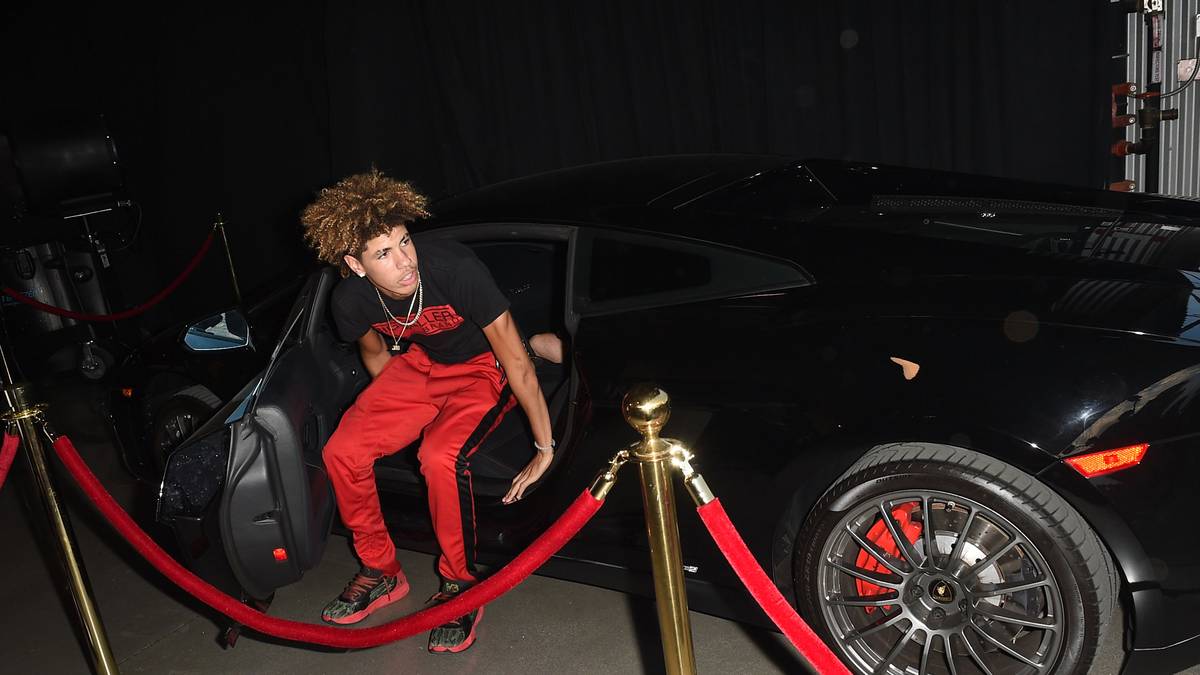 Ihre Vorliebe für Protz wollen die Balls in der TV-Show gar nicht erst verbergen. An seinem 16. Geburtstag, also dem ersten Tag mit gültigem Führerschein, fuhr LaMelo standesgemäß im schwarzen Highspeed-Sportwagen vor