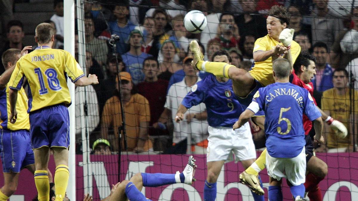 Die Qualifikation verläuft erfolgreich und Ibrahimovic geht mit Schweden 2004 in sein zweites großes Turnier, wo der Stern des Superstars erstmals aufgeht. Das zweite Gruppenspiel gegen Italien scheint bereits verloren, als Ibrahimovic seiner Mannschaft mit einem sehenswerten Hackentor fünf Minuten vor Schluss doch noch den wichtigen Ausgleich beschert. Schweden kommt weiter, Italien scheidet aus