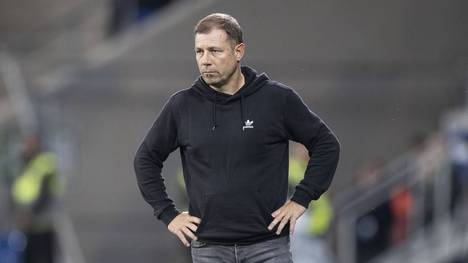 Nach der 1:5-Klatsche im DFB-Pokal gegen die TSG Hoffenheim muss Schalke-Trainer Frank Kramer gehen. Bei vielen Fans hatte der wiederum von Anfang an einen schweren Stand.