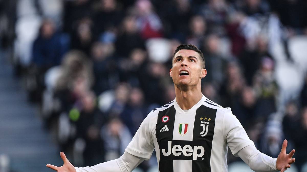 CRISTIANO RONALDO (Juventus Turin): Was soll man über diesen Mann noch großartig sagen? Nach seiner Glanzzeit bei Real Madrid wagt der 33-Jährige noch mal ein neues Abenteuer und trumpft inzwischen für die Alte Dame auf, die rund 110 Millionen Euro für den Portugiesen investierte. 14 Tore in 19 Ligaspielen sprechen eine eindeutige Sprache