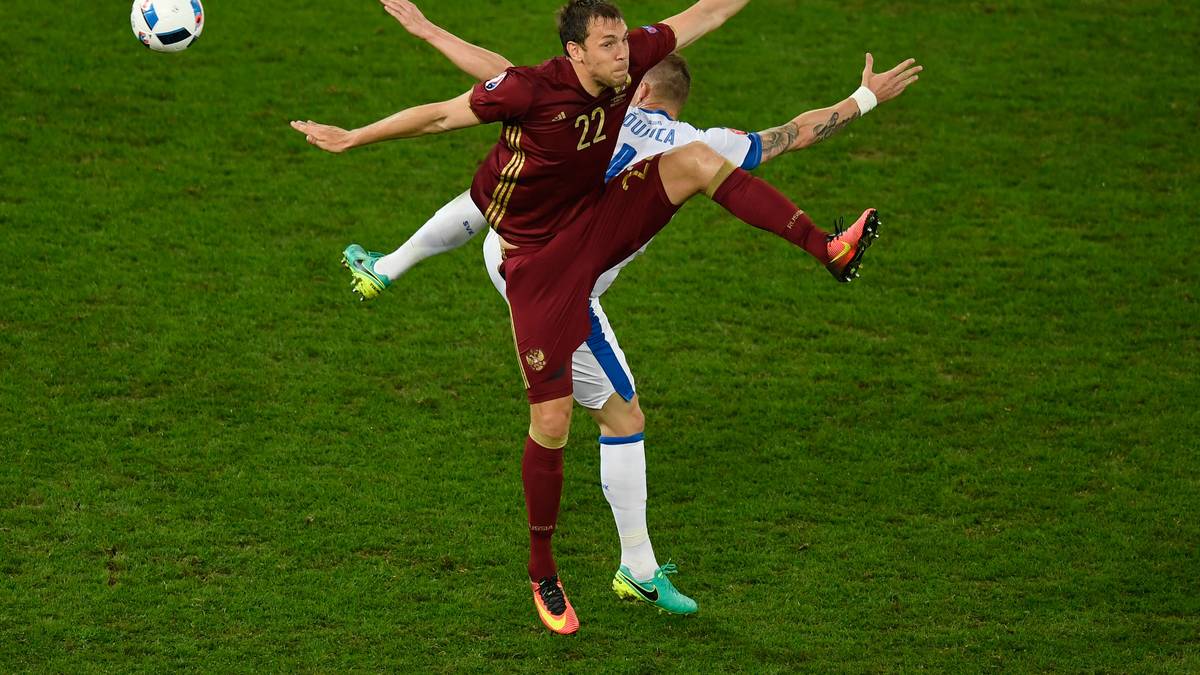 Der Slowake Jan Durica (hinten) und Russlands Artem Dzyuba sorgen mit dieser schönen Synchroneinlage für staunen