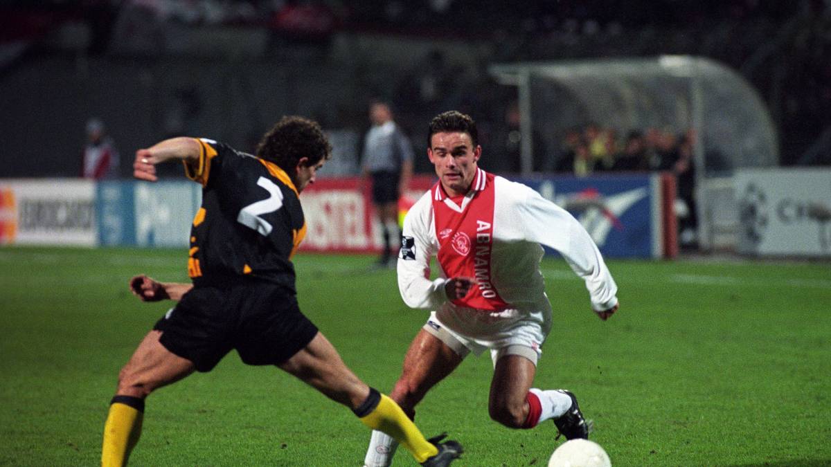 LINKER FLÜGEL - MARC OVERMARS:  Auch er landete später in Barcelona, zunächst verschlug es ihn nach seiner Ajax-Karriere zum FC Arsenal, wo er wieder mit Nationalmannschaftskollege Dennis Bergkamp spielte. Heute sportlicher Leiter bei Ajax