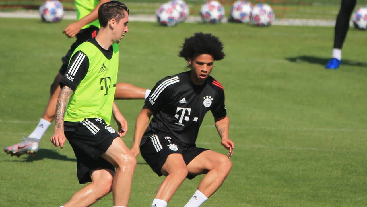 Adrian Fein (l.) im Duell mit Leroy Sané im Bayern-Training