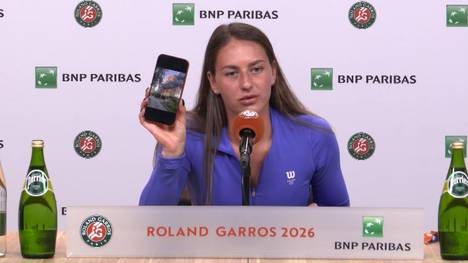 Tennisspielerin Marta Kostyuk teilt nach ihrem Erstrunden-Sieg bei den French Open emotionale Worte. Kurz vor dem Match erfuhr sie, dass nur wenige Meter vom Elternhaus ihrer Familie in der Ukraine entfernt eine Rakete einschlug.