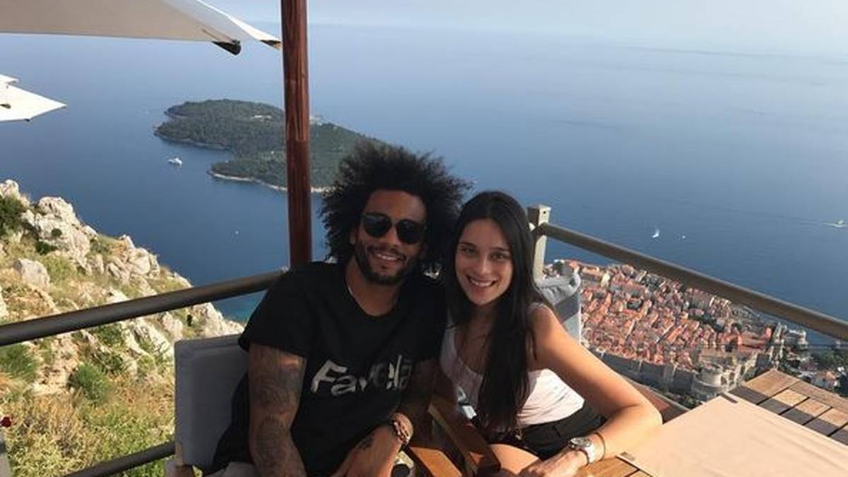 Auch Marcelo und seine Frau Clarice konnten am Dienstag dicht nebeneinander sitzen. Der Real-Verteidiger musste wegen einer Verletzung auf den Kracher verzichten