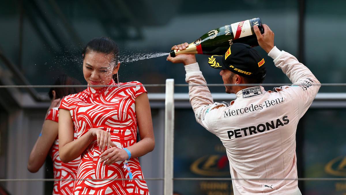 Lewis Hamilton beim F1 Grand Prix of China bei der Siegesfeier