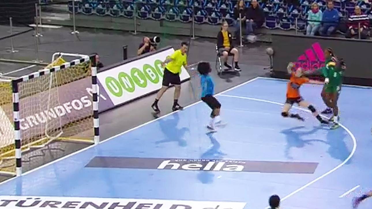 Mitfavorit und Russland weiter