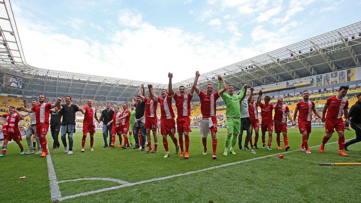 Es ist vollbracht! Durch einen 2:1-Sieg bei Dynamo Dresden sichert sich Fortuna Düsseldorf am 32. Spieltag den Aufstieg in die Bundesliga