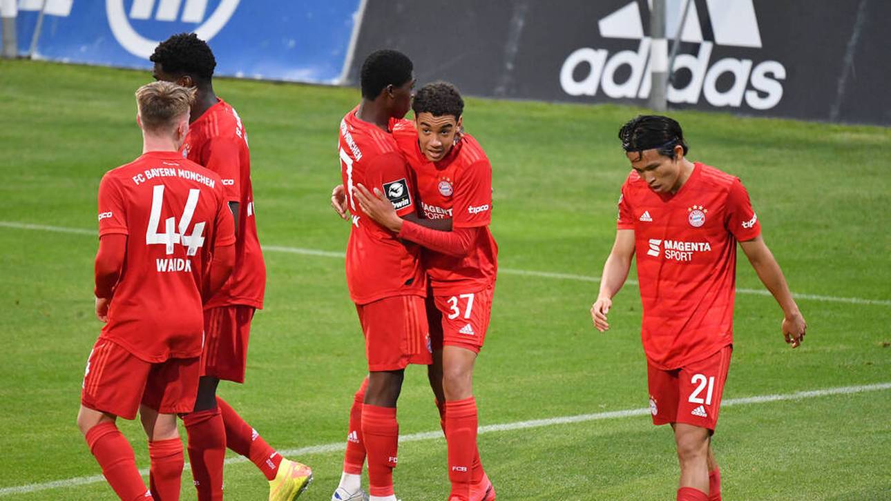 Derrick Köhn (3. vl. l.) spielte bei den Bayern mit Jamal Musiala zusammen