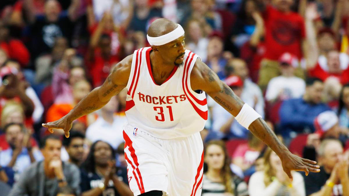 Noch etwas im Tank hat auch der "Jet". Jason Terry hat inzwischen die drittmeisten Dreier der NBA-Geschichte getroffen (2169), in der ewigen Scorerliste liegt der Guard auf Rang 60. Inzwischen ist er allerdings stolze 38 Jahre alt