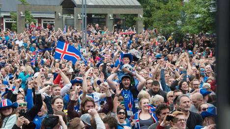 Isländische Fans feiern den Achtelfinaleinzug ihres Teams