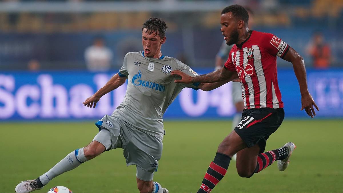 BENJAMIN GOLLER: 19 Jahre junger Flügelstürmer aus der Knappenschmiede. Hat Tedesco in der Vorbereitung vollends überzeugt. "Das ist definitiv jemand, der es verdient hat, erst mal bei uns zu bleiben", sagt der Trainer. Spielte vor allem im Test gegen Florenz (3:0) frech auf