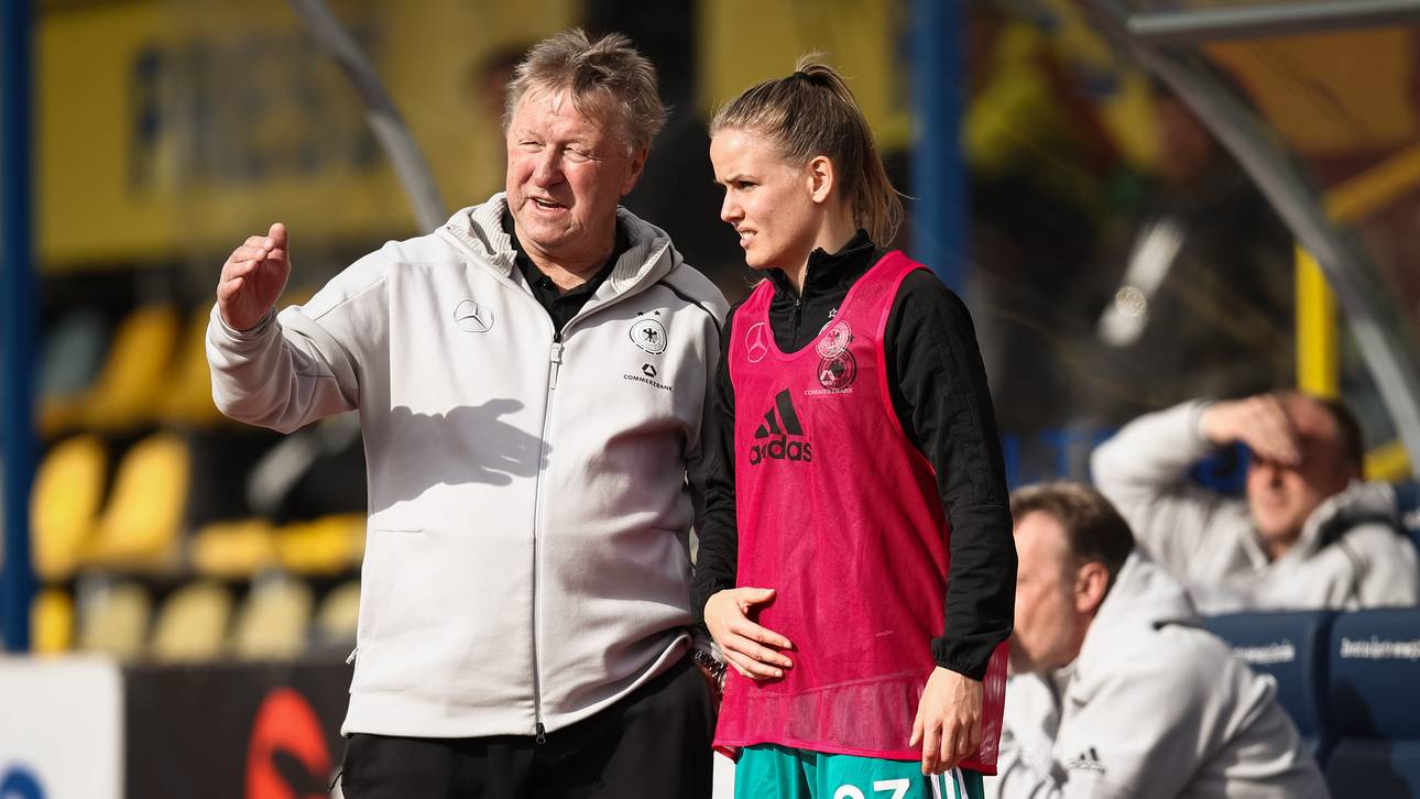 Hrubesch bleibt Bundestrainer