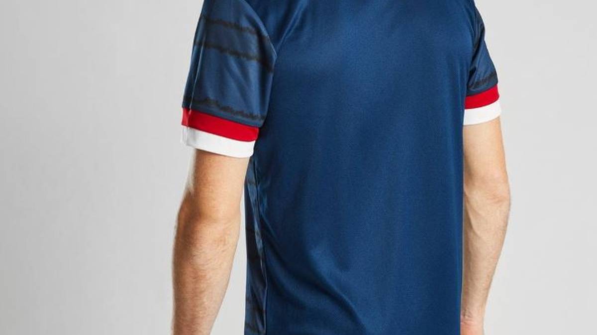 Die Rückseite ist dabei uni dunkelblau